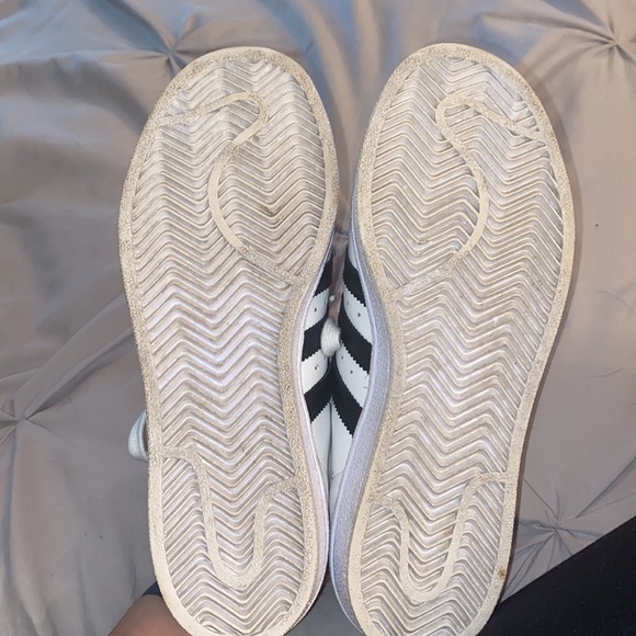 Women Adidas Superstar shoes. Size 6.5. - Picture 2 of 4